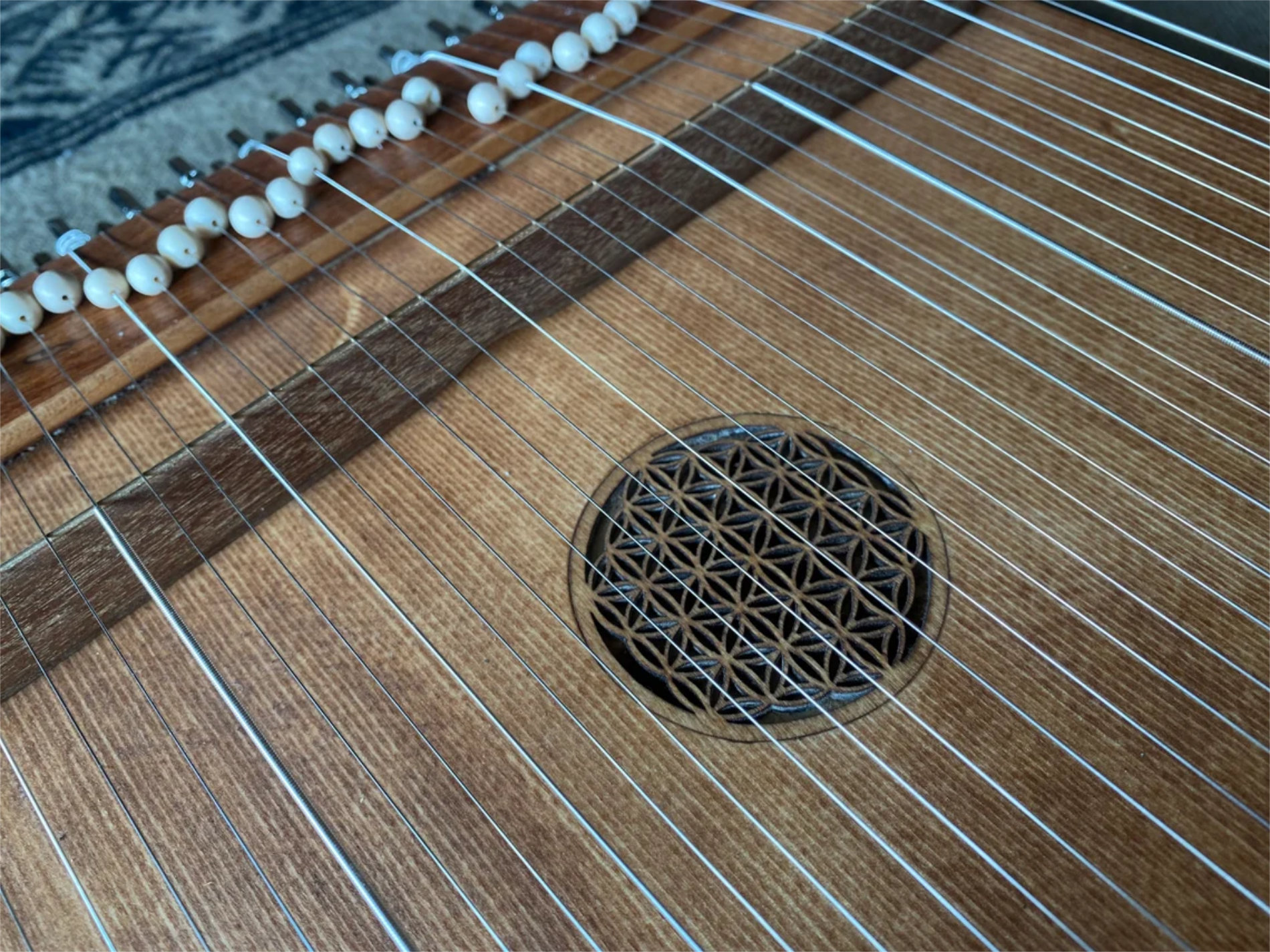 10-Orificio lateral Monocorde Lumnezia-01