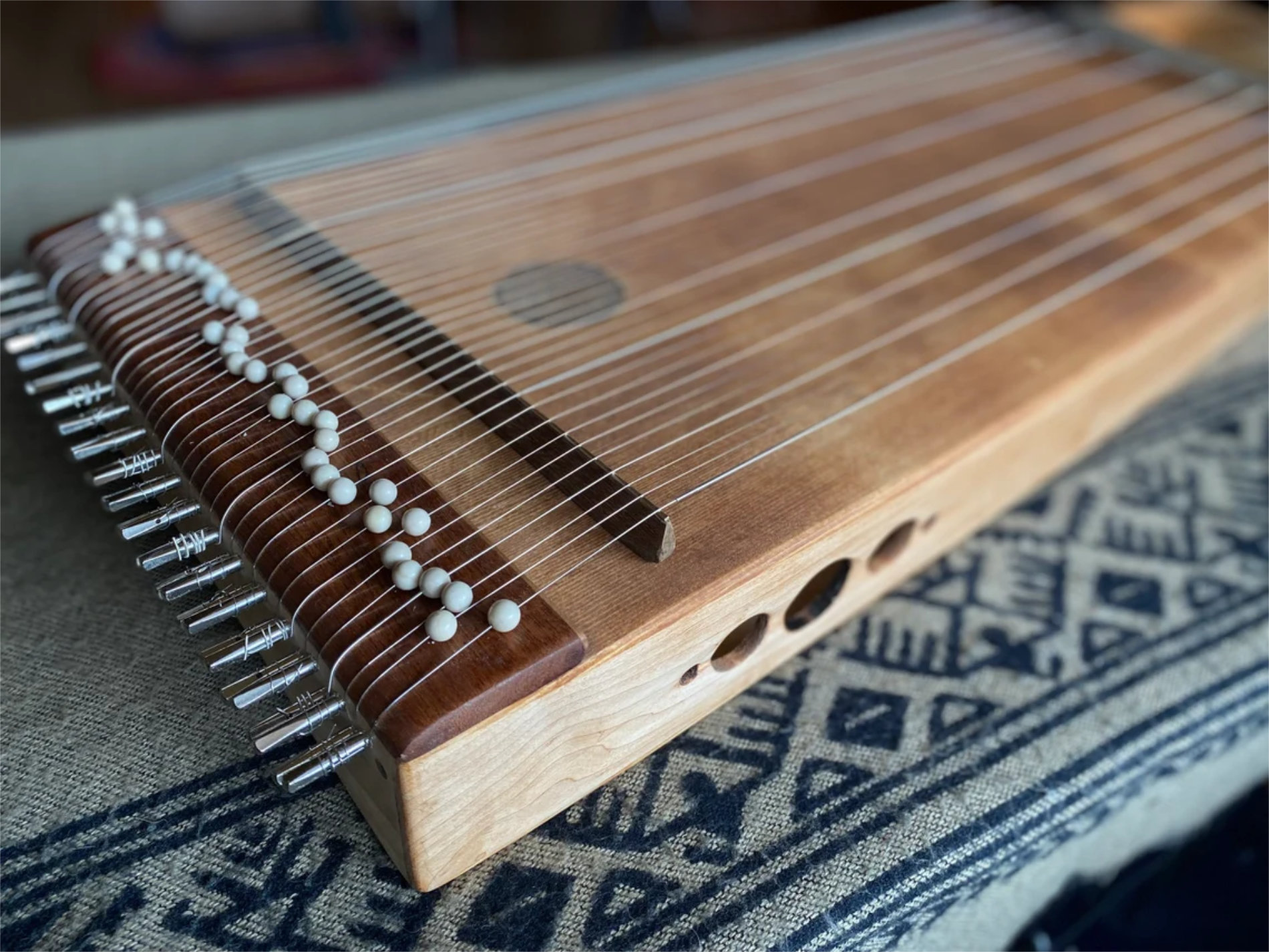 10-Orificio lateral Monocorde Lumnezia-02