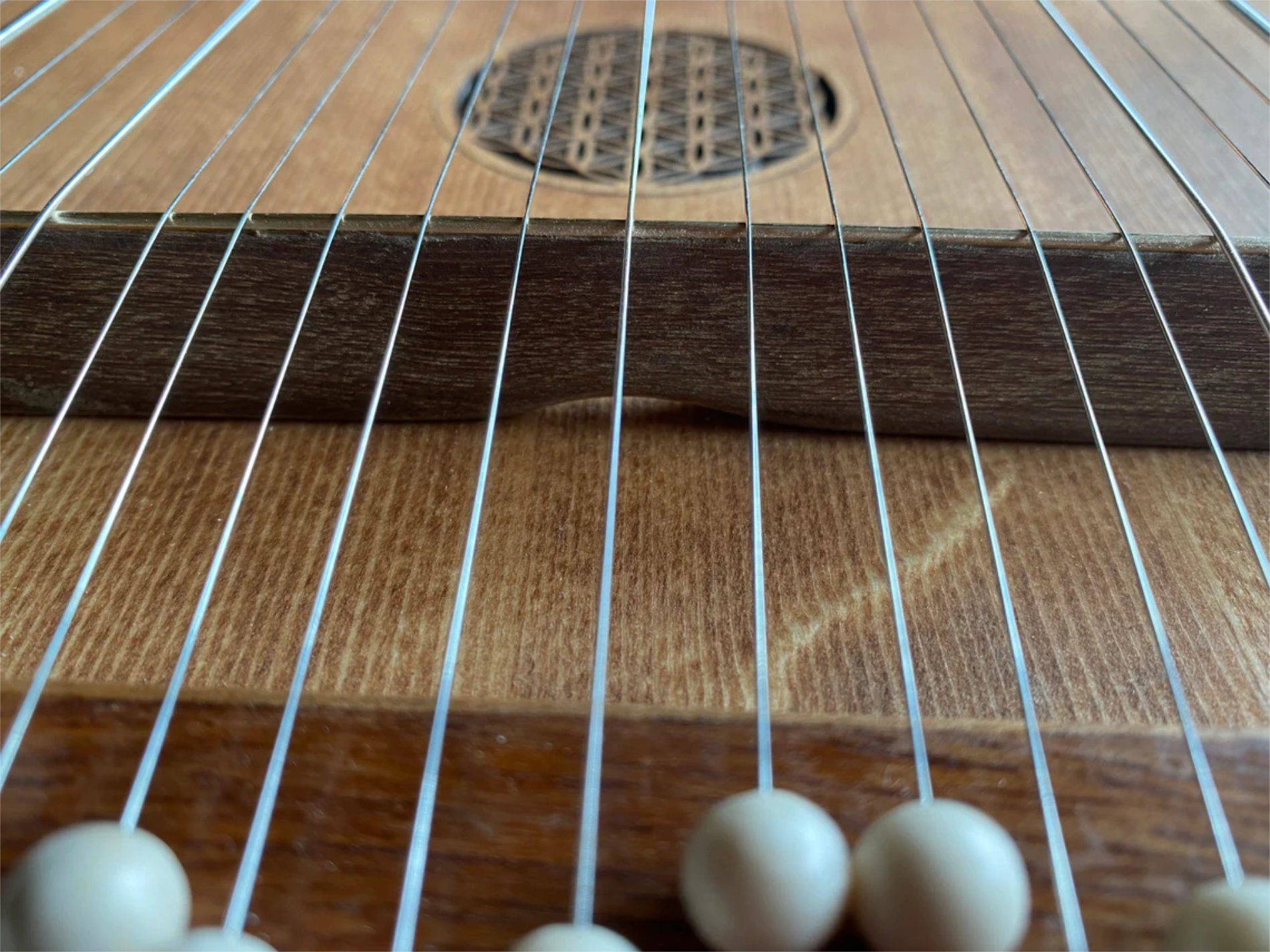 10-Orificio lateral Monocorde Lumnezia-03