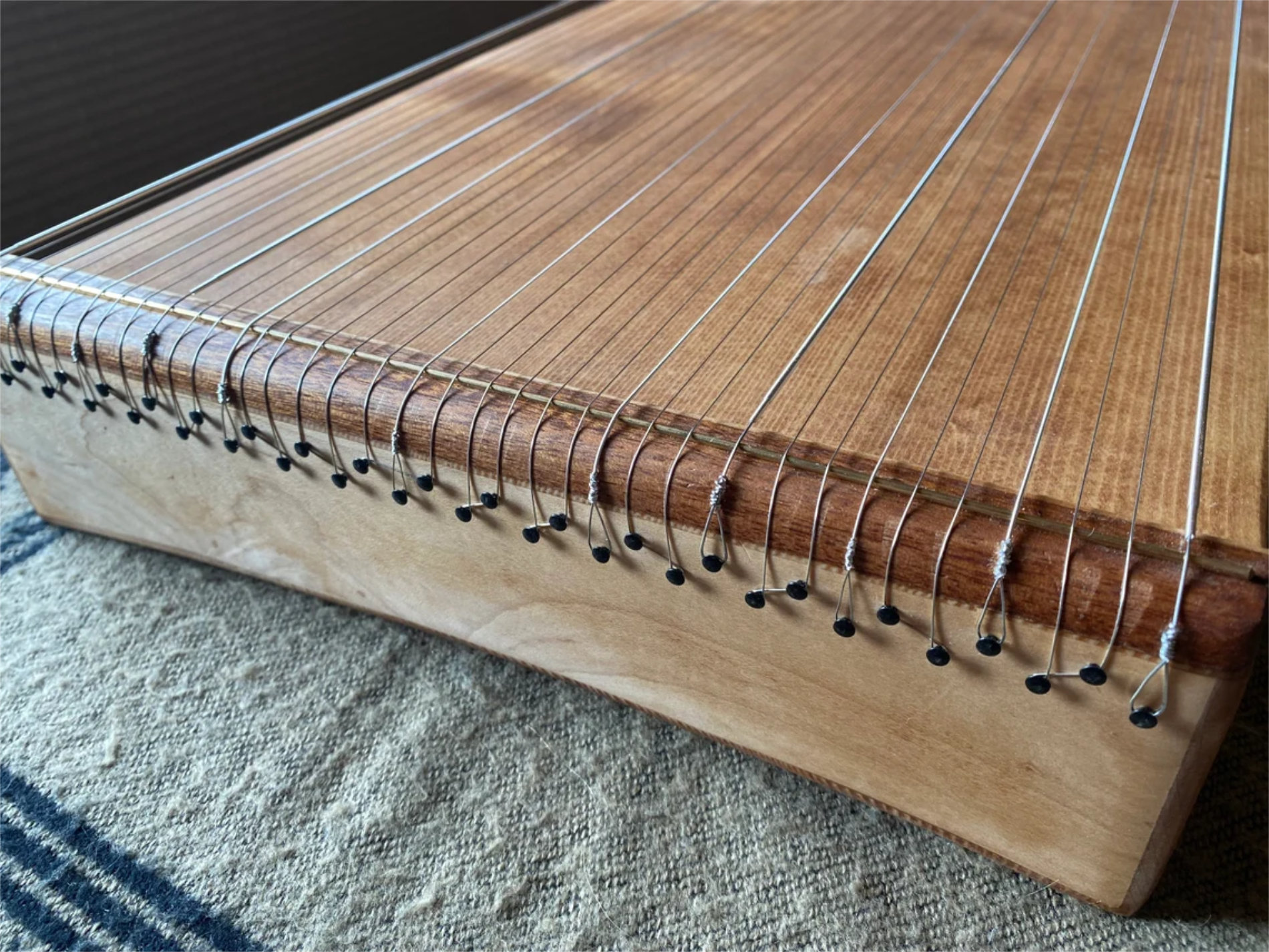 10-Orificio lateral Monocorde Lumnezia-05