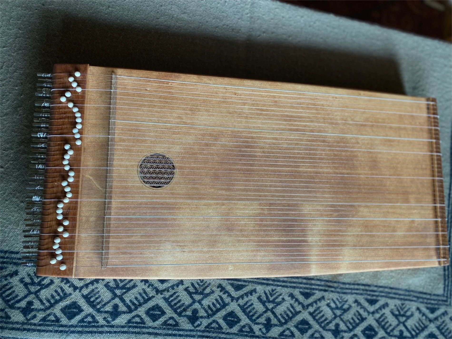 10-Orificio lateral Monocorde Lumnezia-09