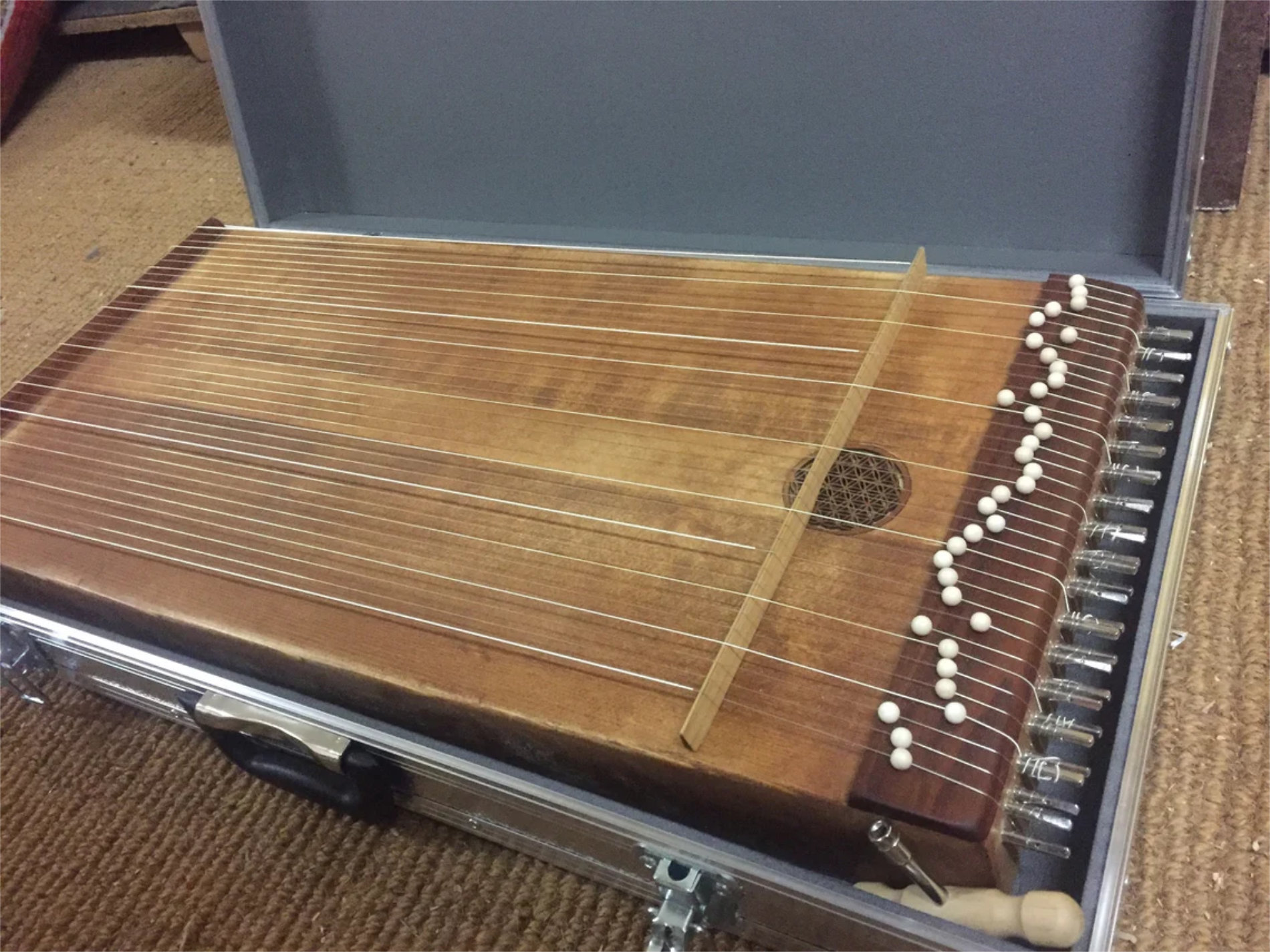 11-Monócordio Val Bavona. Cuerpo de lujo y monocordio de calidad de concierto-03